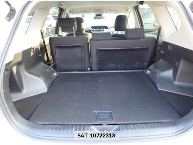 Toyota PRIUS ALPHA 2018-01 7793827-13