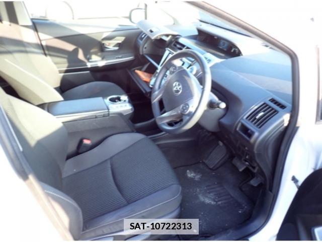 Toyota PRIUS ALPHA 2018-01 7793827-2