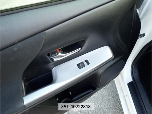 Toyota PRIUS ALPHA 2018-01 7793827-6