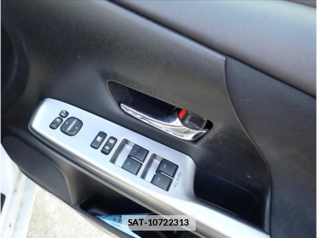 Toyota PRIUS ALPHA 2018-01 7793827-8
