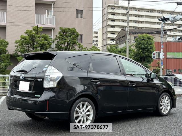 Toyota PRIUS ALPHA 2011-09 7798680-1