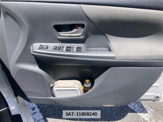 Toyota PRIUS ALPHA 2013-06 7799718-10