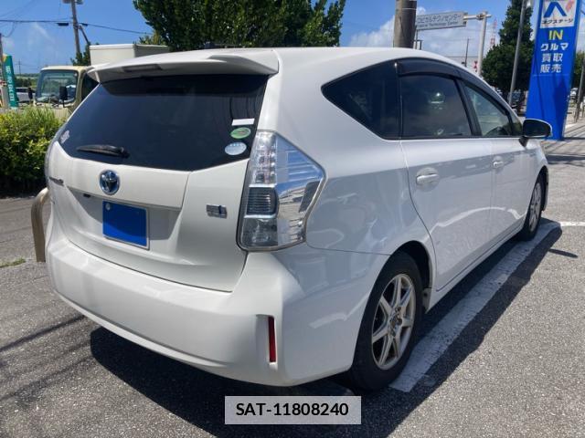 Toyota PRIUS ALPHA 2013-06 7799718-12