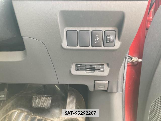 Toyota PRIUS ALPHA 2012-11 7799759-11