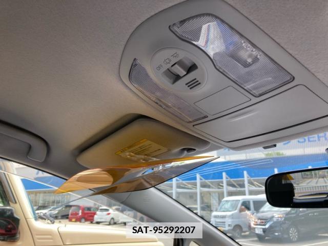 Toyota PRIUS ALPHA 2012-11 7799759-19