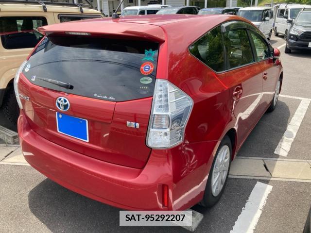 Toyota PRIUS ALPHA 2012-11 7799759-2