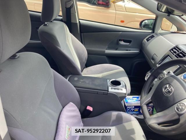Toyota PRIUS ALPHA 2012-11 7799759-9