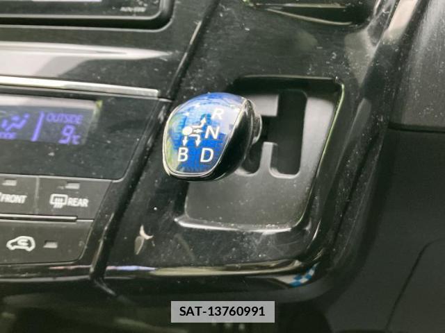 Toyota PRIUS ALPHA 2018-04 7800863-15