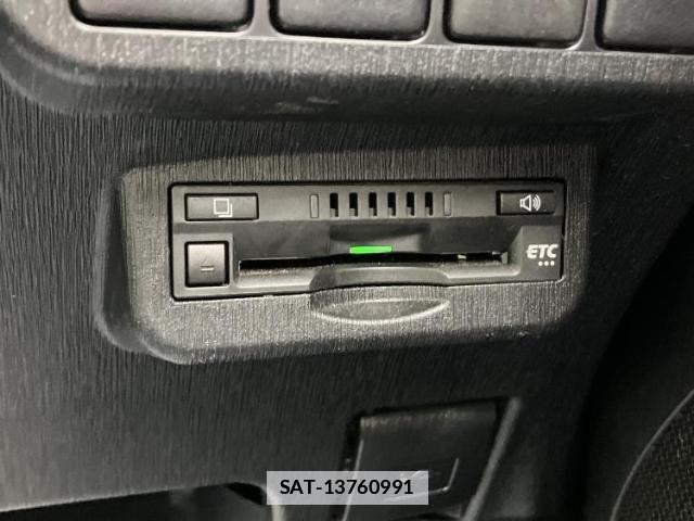 Toyota PRIUS ALPHA 2018-04 7800863-16