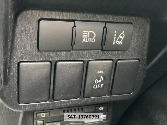 Toyota PRIUS ALPHA 2018-04 7800863-17