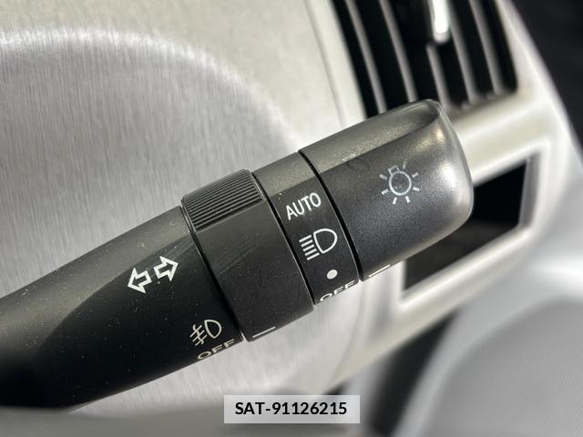 Toyota PRIUS ALPHA 2014-04 7801949-16
