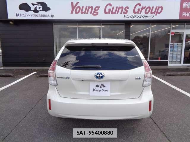 Toyota PRIUS ALPHA 2015-08 7805471-11