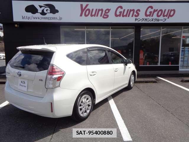 Toyota PRIUS ALPHA 2015-08 7805471-8