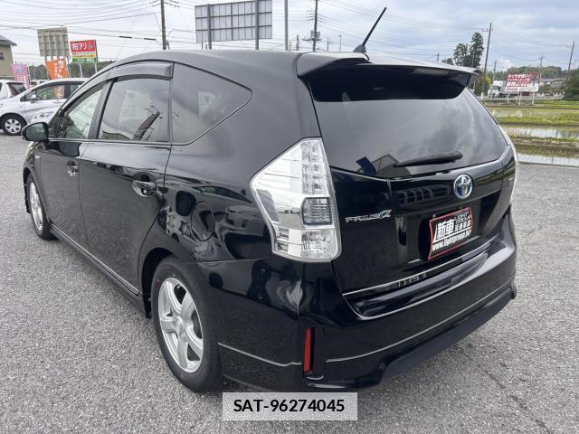 Toyota PRIUS ALPHA 2012-01 7806367-14