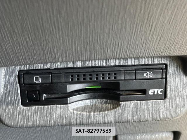 Toyota PRIUS ALPHA 2013-02 7806649-4