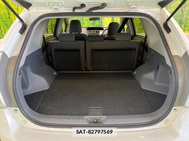 Toyota PRIUS ALPHA 2013-02 7806649-7