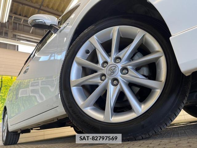 Toyota PRIUS ALPHA 2013-02 7806649-9