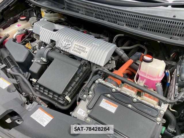 Toyota PRIUS ALPHA 2015-11 7808333-11