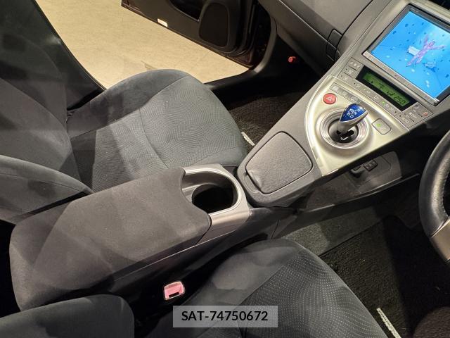 Toyota PRIUS PHV 2012-11 7795361-15