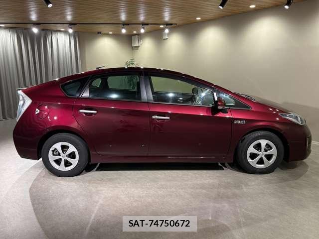 Toyota PRIUS PHV 2012-11 7795361-3