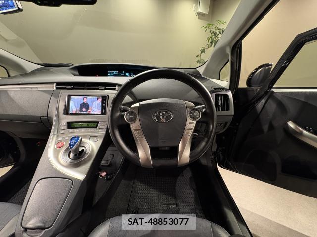 Toyota PRIUS PHV 2012-11 7795391-17