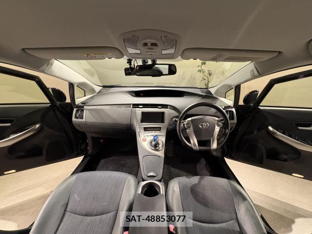 Toyota PRIUS PHV 2012-11 7795391-2