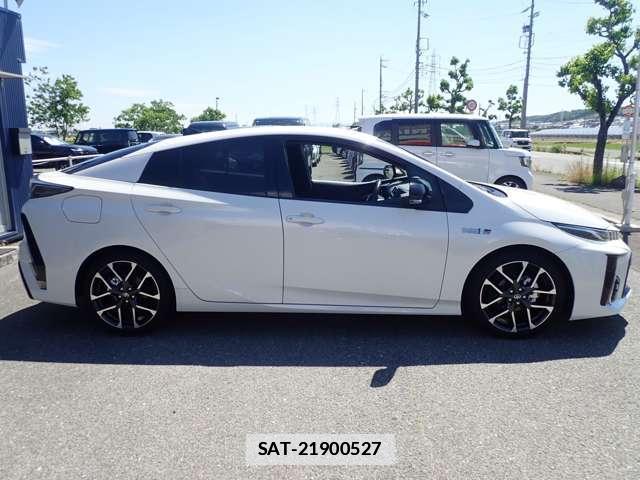 Toyota PRIUS PHV 2018-03 7805904-3