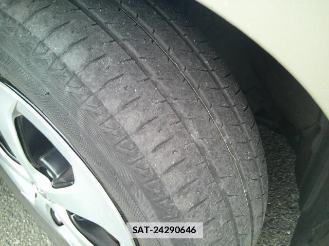 Toyota PRIUS PHV 2017-09 7806726-13