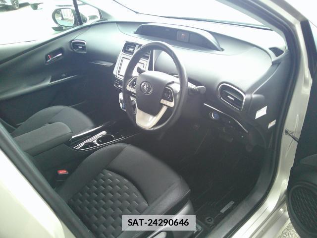 Toyota PRIUS PHV 2017-09 7806726-15