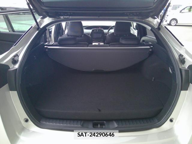 Toyota PRIUS PHV 2017-09 7806726-17