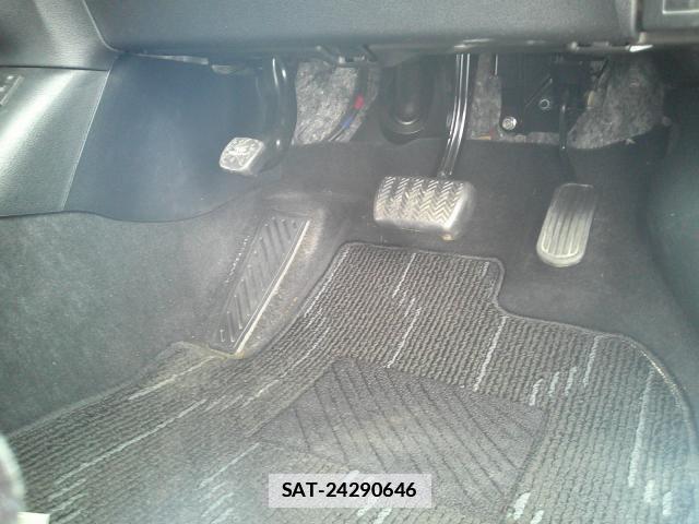 Toyota PRIUS PHV 2017-09 7806726-19