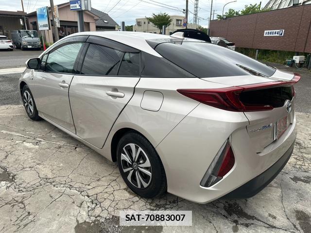 Toyota PRIUS PHV 2017-02 7809067-13