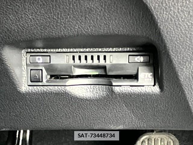 Toyota PRIUS PHV 2019-06 7809826-7
