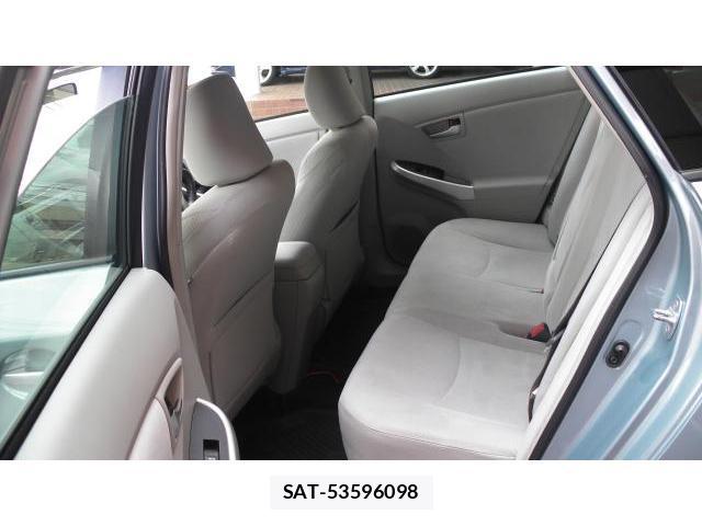 Toyota PRIUS PHV 2012-01 7809843-11