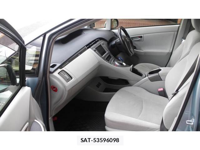Toyota PRIUS PHV 2012-01 7809843-12