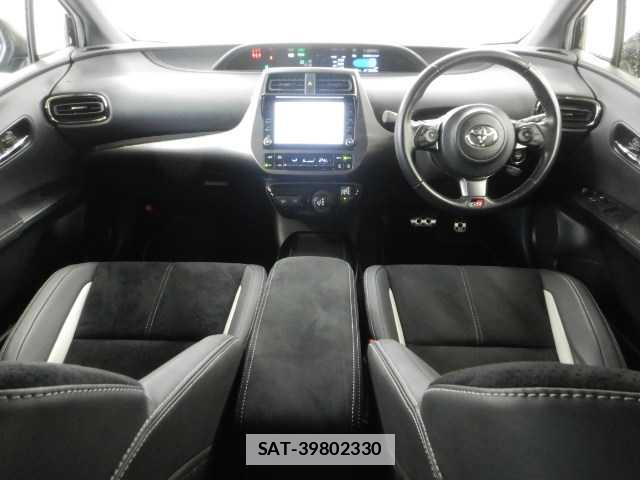 Toyota PRIUS PHV 2021-10 7810734-2