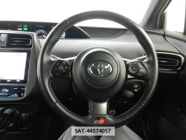 Toyota PRIUS PHV 2021-01 7810859-7