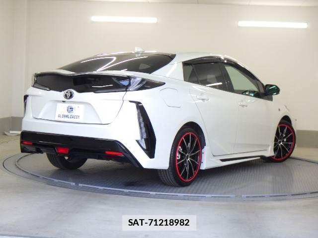 Toyota PRIUS PHV 2018-03 7810867-1
