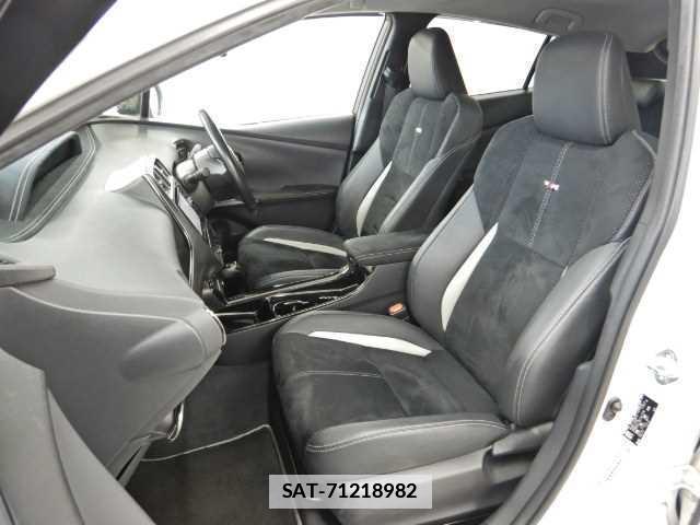 Toyota PRIUS PHV 2018-03 7810867-16