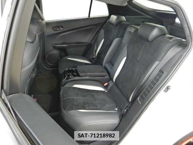 Toyota PRIUS PHV 2018-03 7810867-17