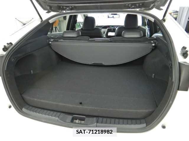 Toyota PRIUS PHV 2018-03 7810867-18