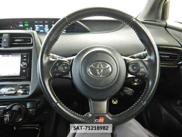 Toyota PRIUS PHV 2018-03 7810867-6