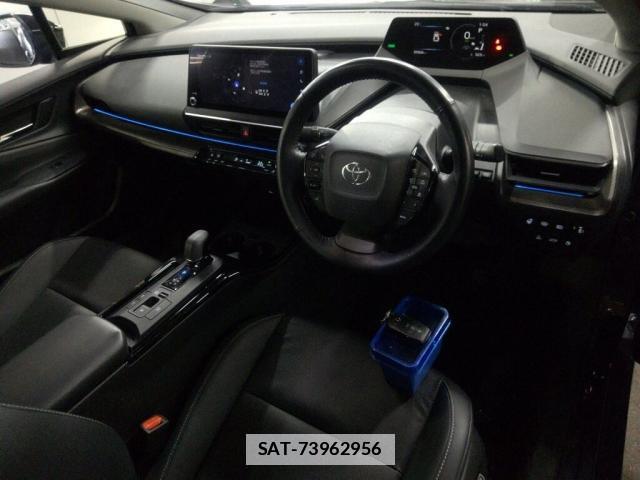 Toyota PRIUS 2023-05 7795069-2