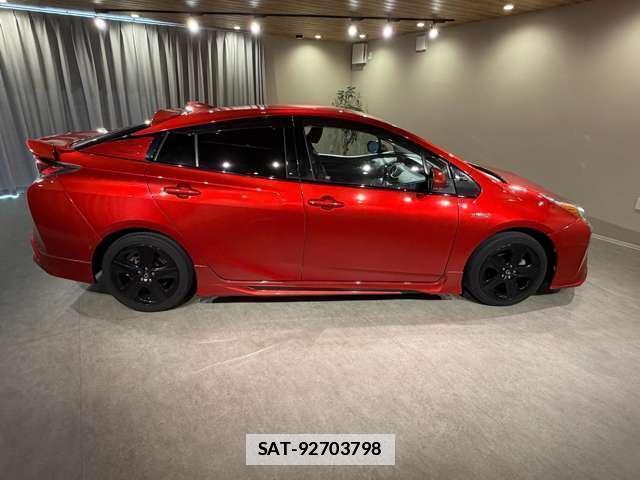 Toyota PRIUS 2016-10 7795374-10