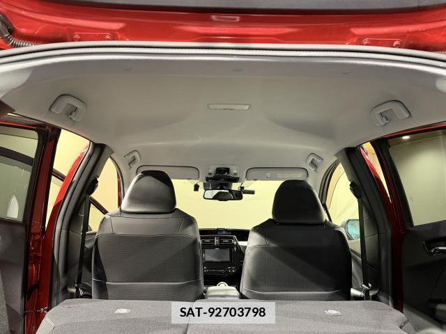 Toyota PRIUS 2016-10 7795374-16