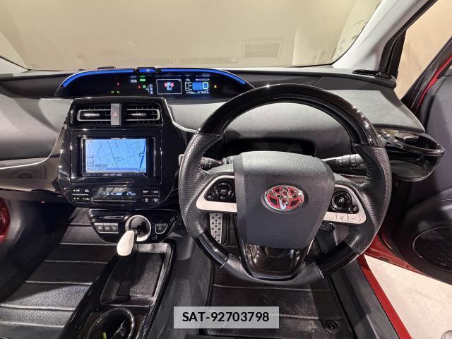 Toyota PRIUS 2016-10 7795374-17