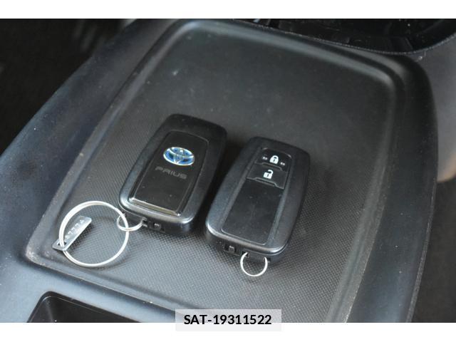 Toyota PRIUS 2021-06 7796518-19