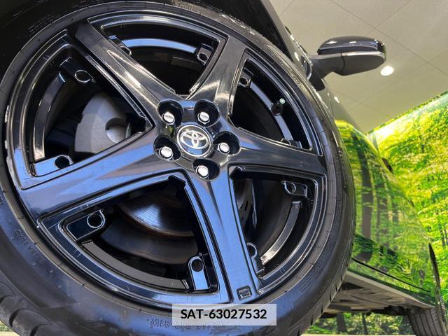 Toyota PRIUS 2019-12 7797453-12