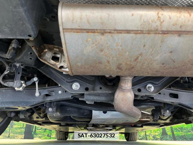 Toyota PRIUS 2019-12 7797453-18