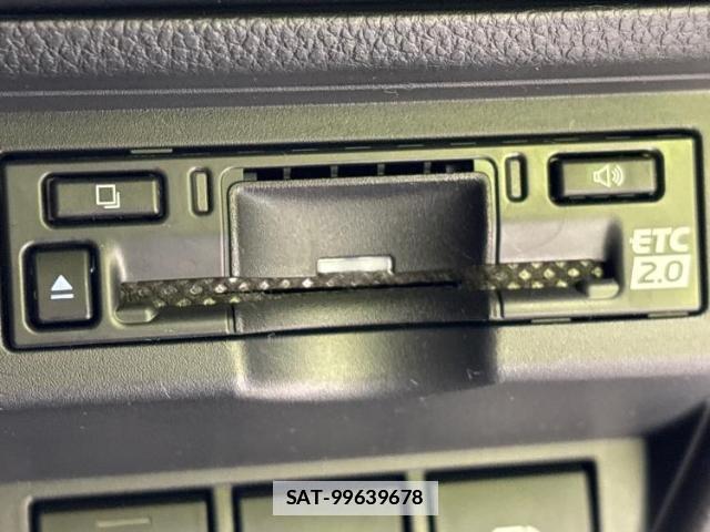 Toyota PRIUS 2023-02 7797663-16